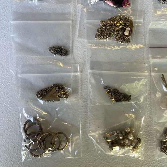 Huge Costume Jewelry Lot- Gold and Silver- Tone, 40+ Pieces - Picture 2 of 9